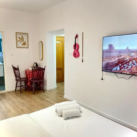 Melody アパート ティラナ